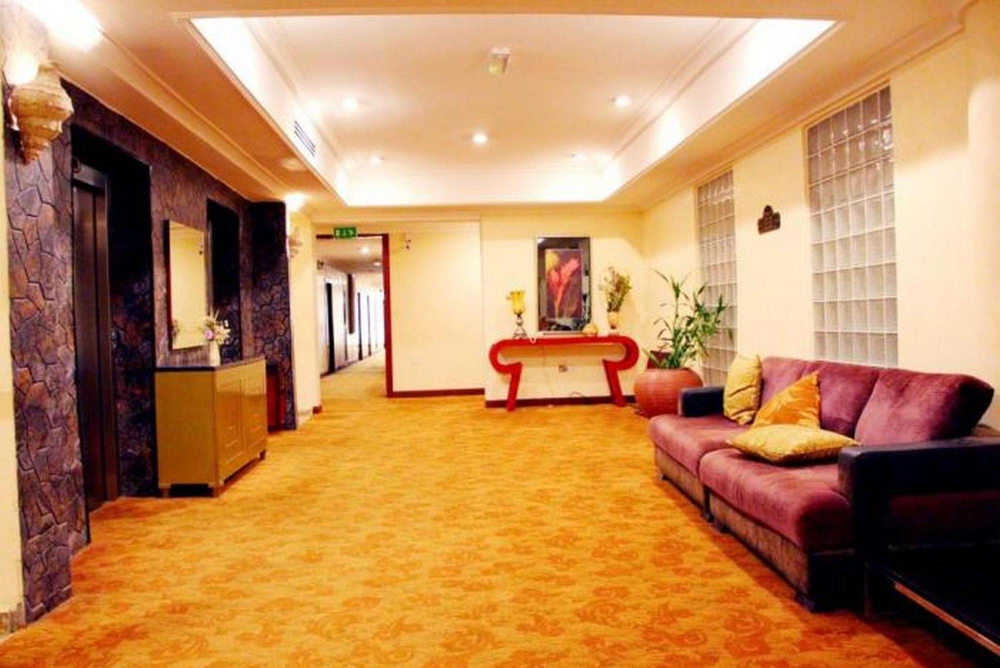 Room In Lodge - The Chelsea Hotel อาบูจา ภายนอก รูปภาพ